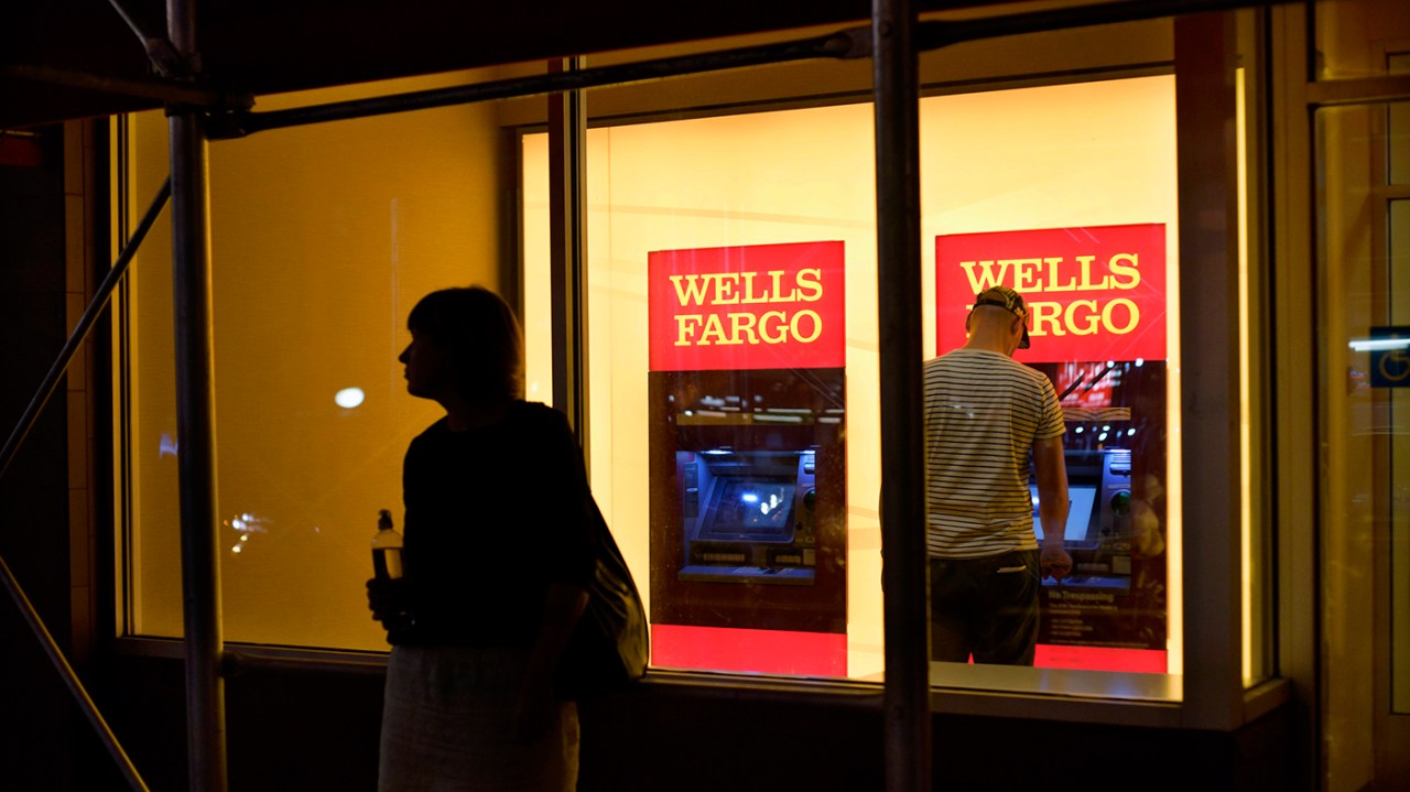Wells Fargo customers report missing deposits from bank accounts | KLRT [Video]