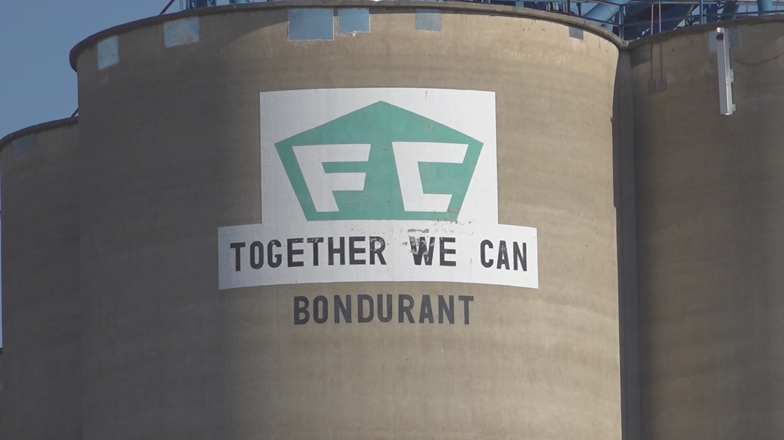 Bondurant wants to turn its iconic grain elevators into hotel, condos [Video]