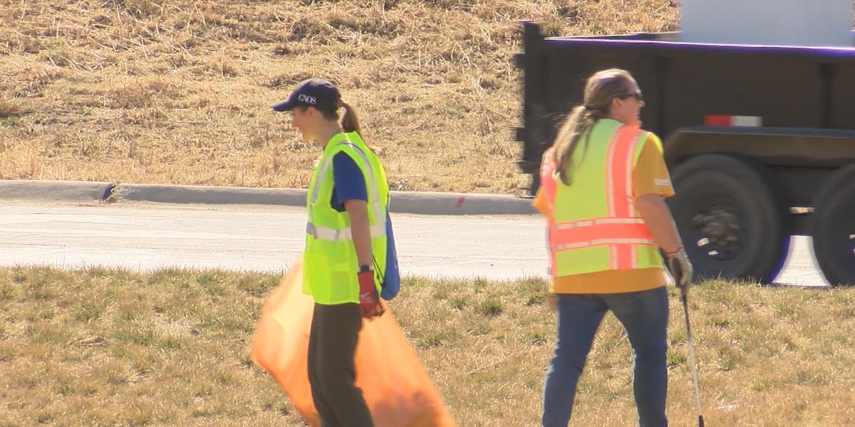 Volunteers clean up major Sioux City roads ahead of NAIA tournament [Video]