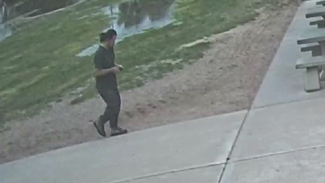 Tempe police looking for man accused of following teen girls [Video]