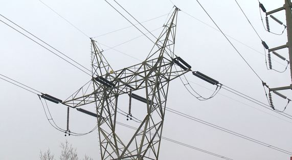 Hundreds without power in NE Ohio as high winds continue [Video]