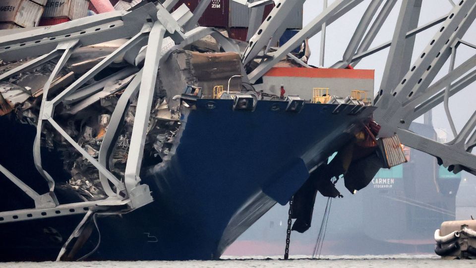 2 bodies found in truck at site of Baltimore bridge collapse as investigators pause search for workers, police say [Video]