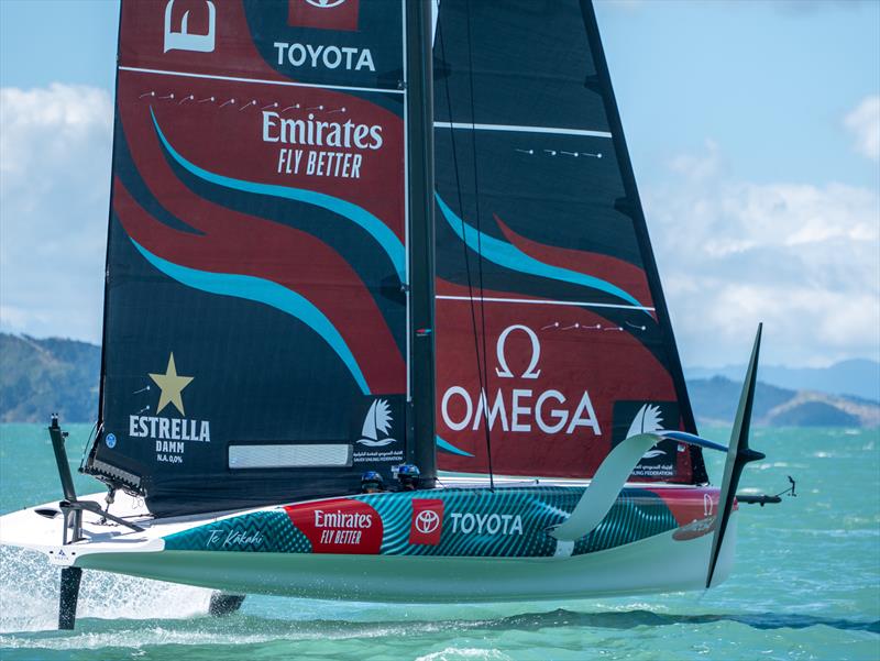 Emirates Team New Zealand’s Women & Youth Sailors begin on water AC40 Training [Video]