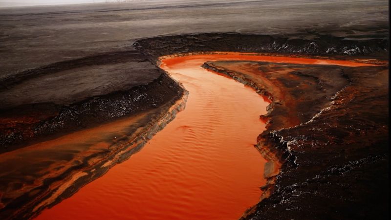 Photographer captures stunning images of rivers of rust in Canada [Video]