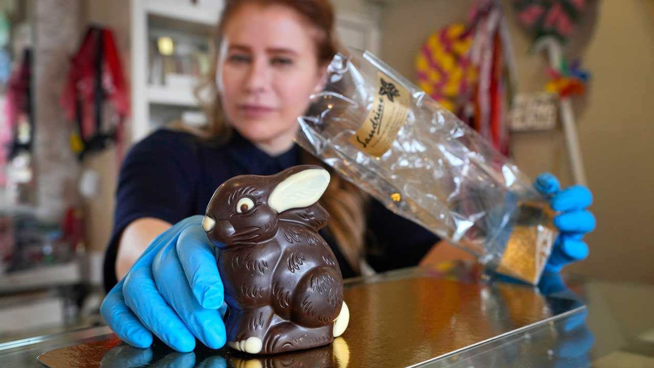 Easter shoppers get a bittersweet surprise as cocoa prices soar to ‘record highs’ [Video]