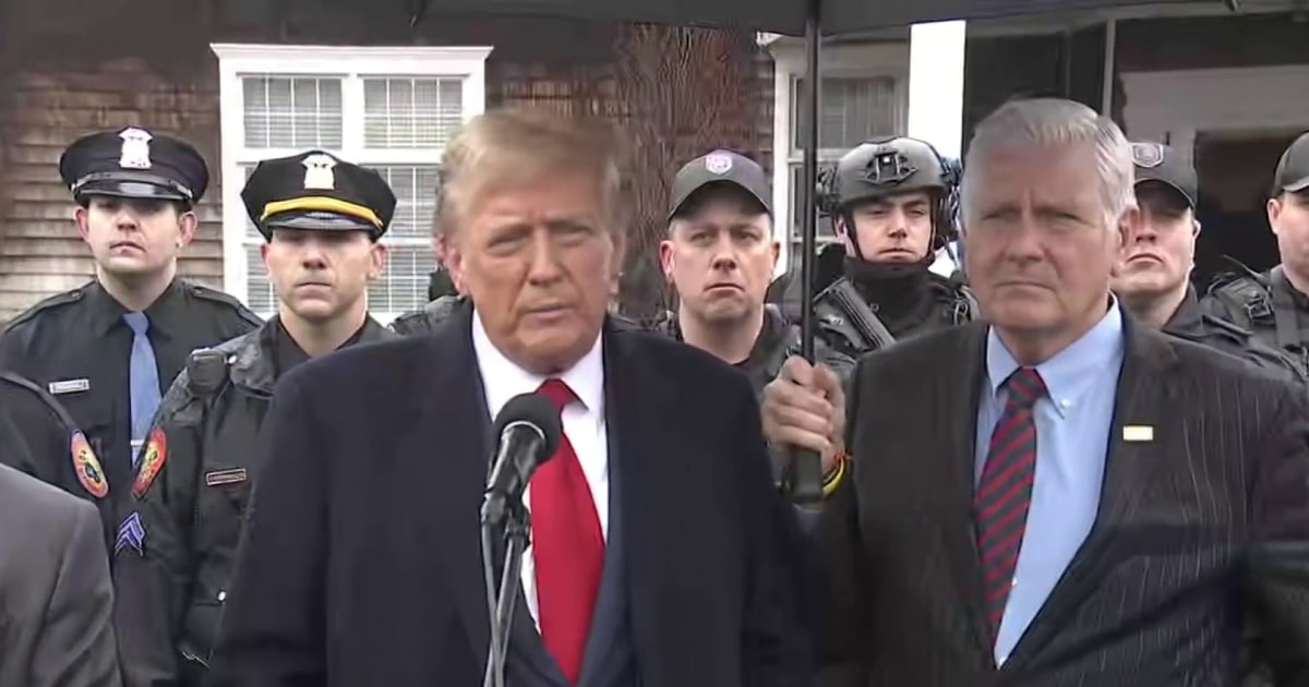 Trump pledges to combat crime while attending wake for NYPD officer [Video]