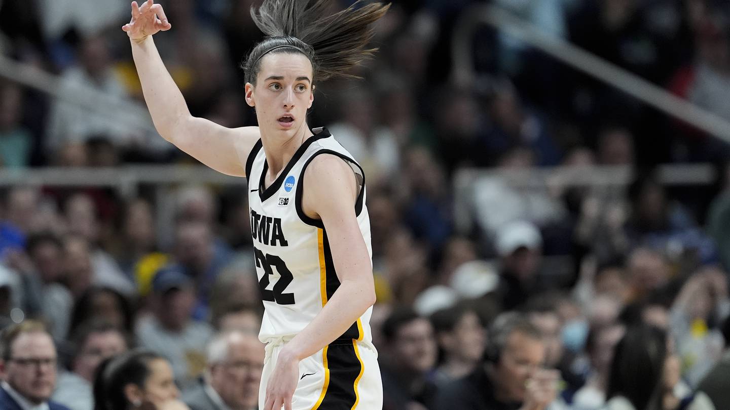 Caitlin Clark leads Iowa to 89-68 win over Colorado and rematch with defending NCAA champion LSU  WFTV [Video]