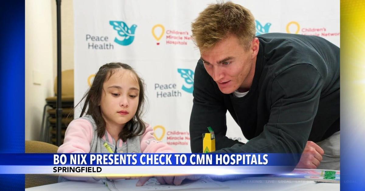 Oregon QB Bo Nix presents check to Children’s Miracle Network hospitals | Video