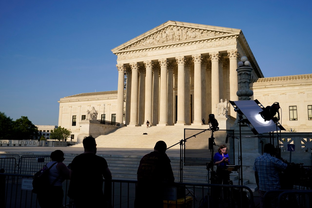 Constitutional law expert weighs in on Supreme Court Mifepristone case [Video]
