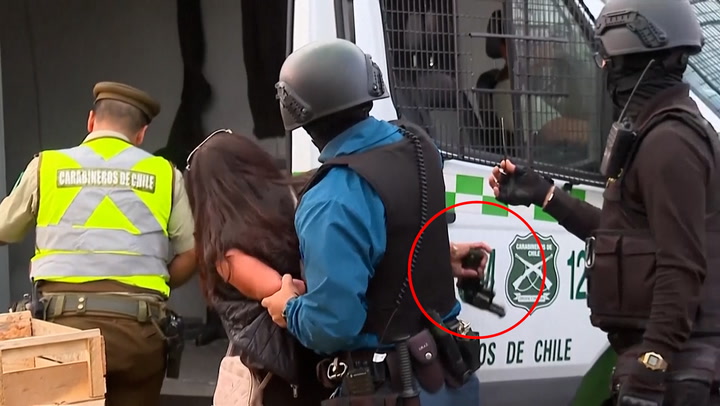Moment woman takes gun from guard and shoots, injuring 3 in Chile | News [Video]