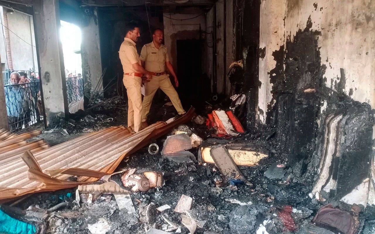 7 killed, including children, in fire at India tailoring shop [Video]