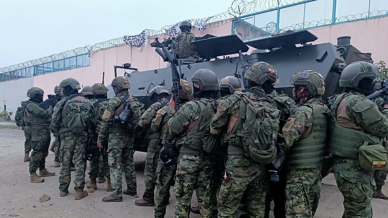 Hundreds of Soldiers Storm Prisons Across Ecuador in Hostage Crisis [Video]