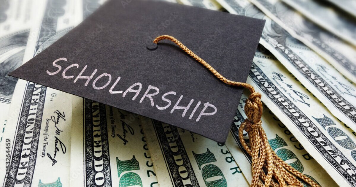 25 college scholarships high school seniors can still apply for [Video]