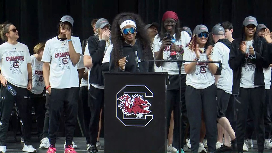 South Carolina Gamecocks return to Columbia with heroes welcome [Video]
