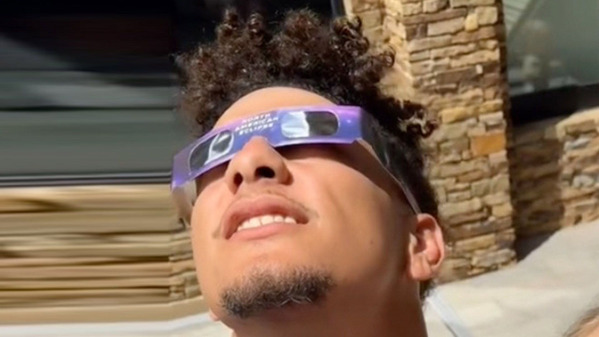 Patrick Mahomes forced to play defense as Kansas City Chiefs quarterback shows off parenting skills during eclipse [Video]