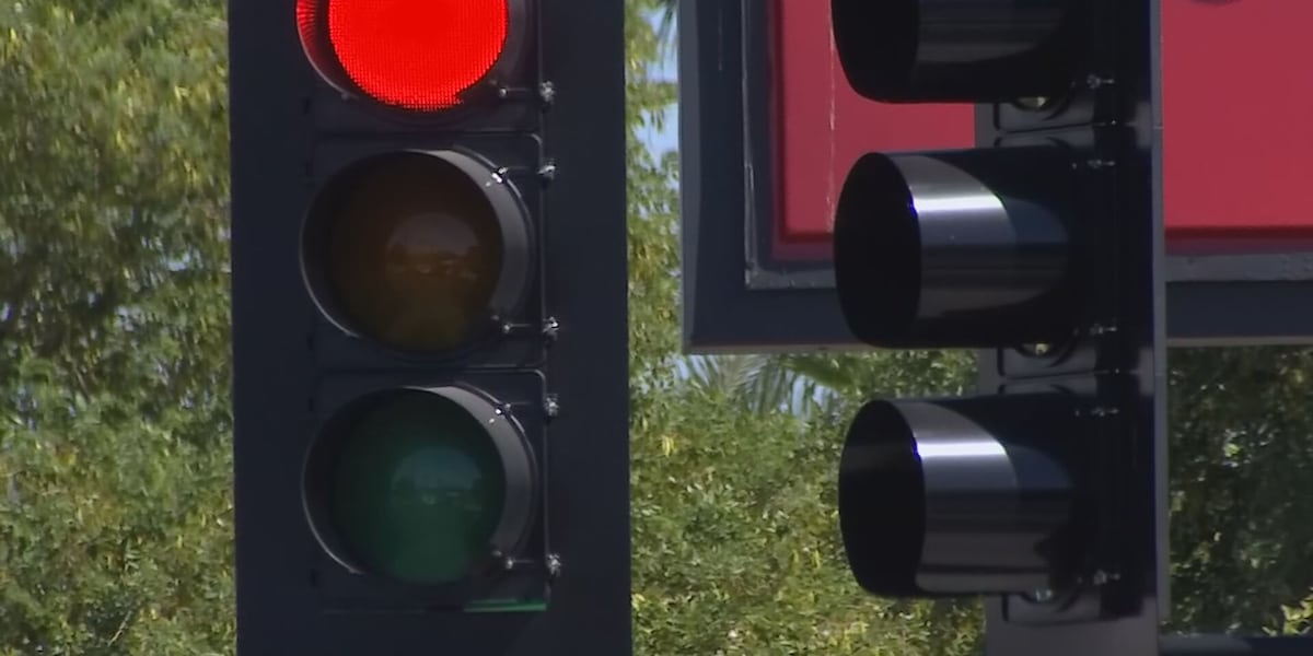 Right-on-red-light bill awaits Gov. Hobbs decision [Video]