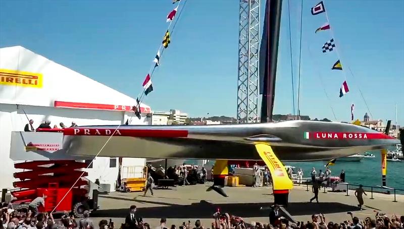 Luna Rossa launch their AC75 silver missile [Video]