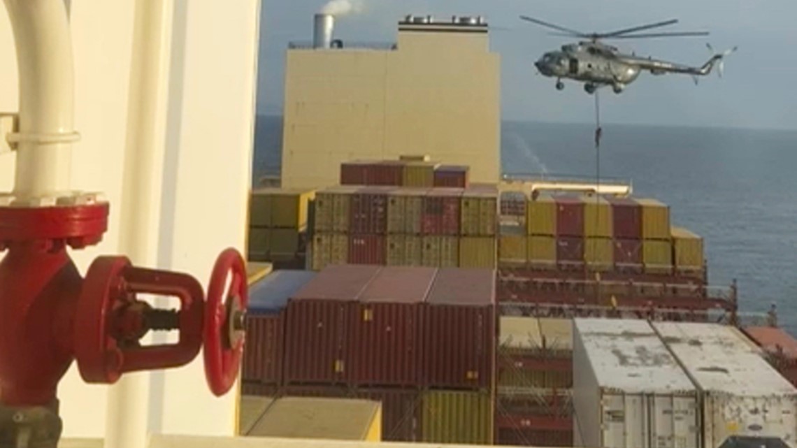 Iran’s special forces seize container ship near Strait of Hormuz [Video]