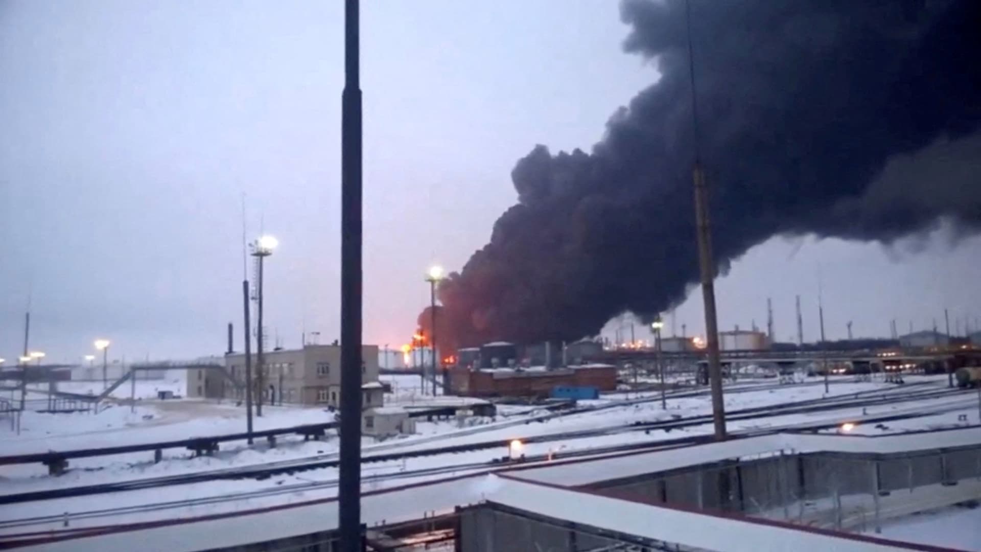 Ukraine’s AI drone attacks on oil refineries threaten energy markets [Video]