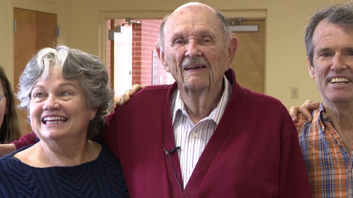 NC World War II veteran celebrates 100th birthday [Video]