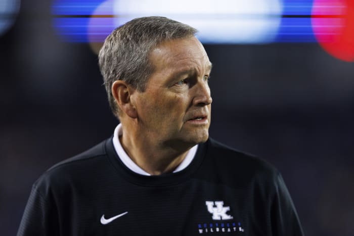 Former Kentucky swimmers sue ex-coaches, AD Mitch Barnhart, alleging ‘sexually hostile environment’ [Video]