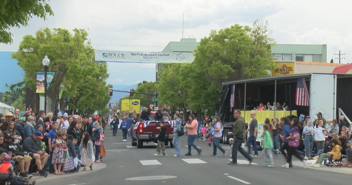 Pear Blossom Parade returns for 71st year | Top Stories [Video]