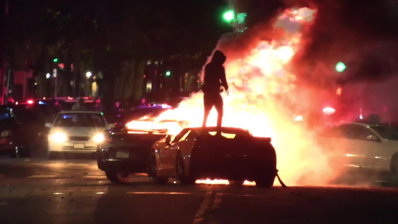 Cars set on fire at multiple Oakland sideshows [Video]