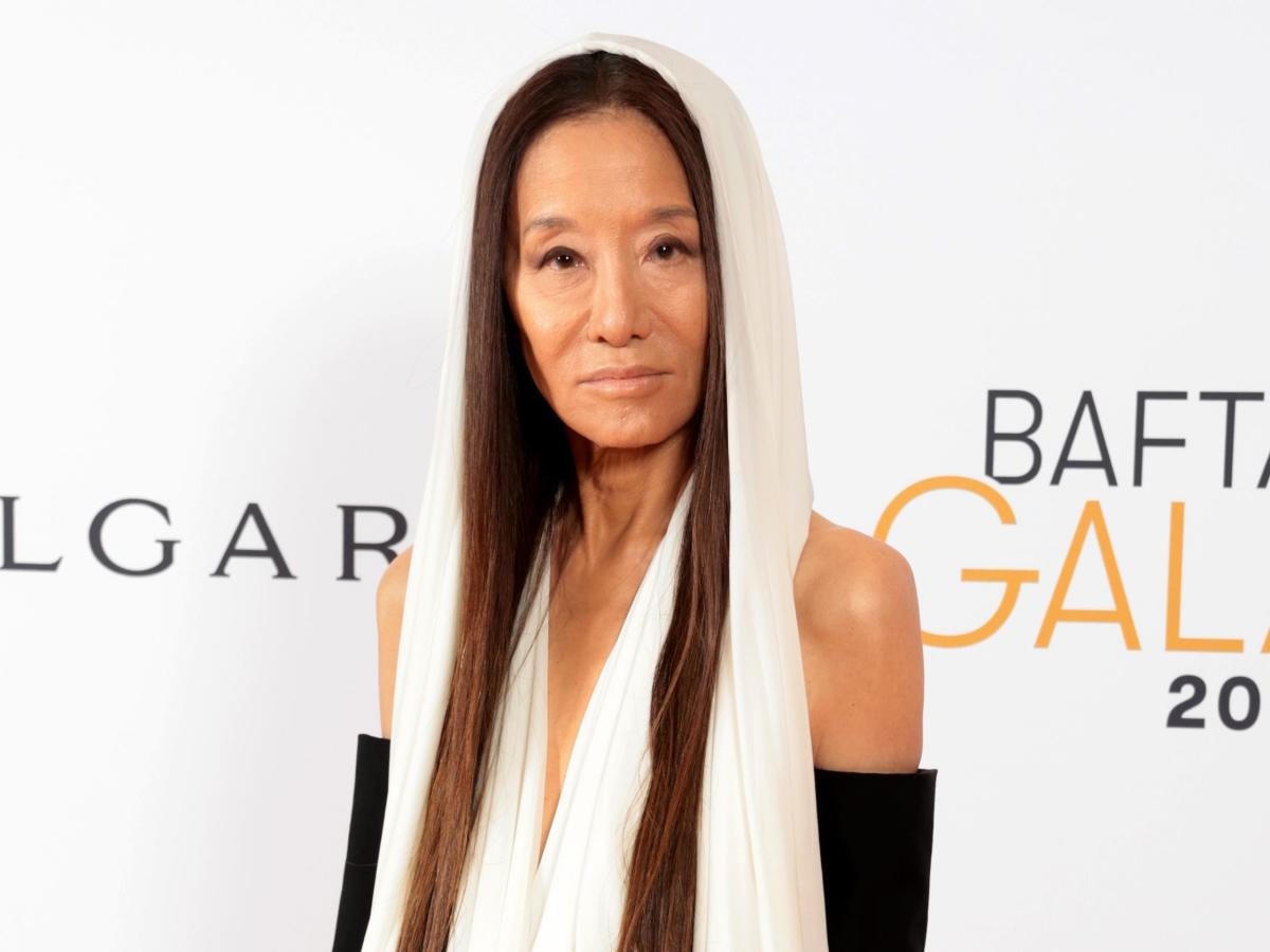 Vera Wang is turning 75 this year. She has no plans to retire. [Video]