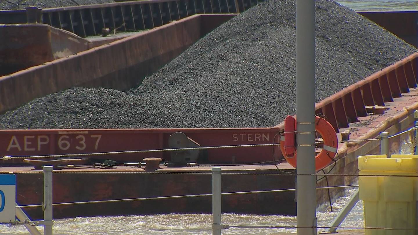 Officials waiting for river levels to come down before removing barges from Ohio River  WPXI [Video]