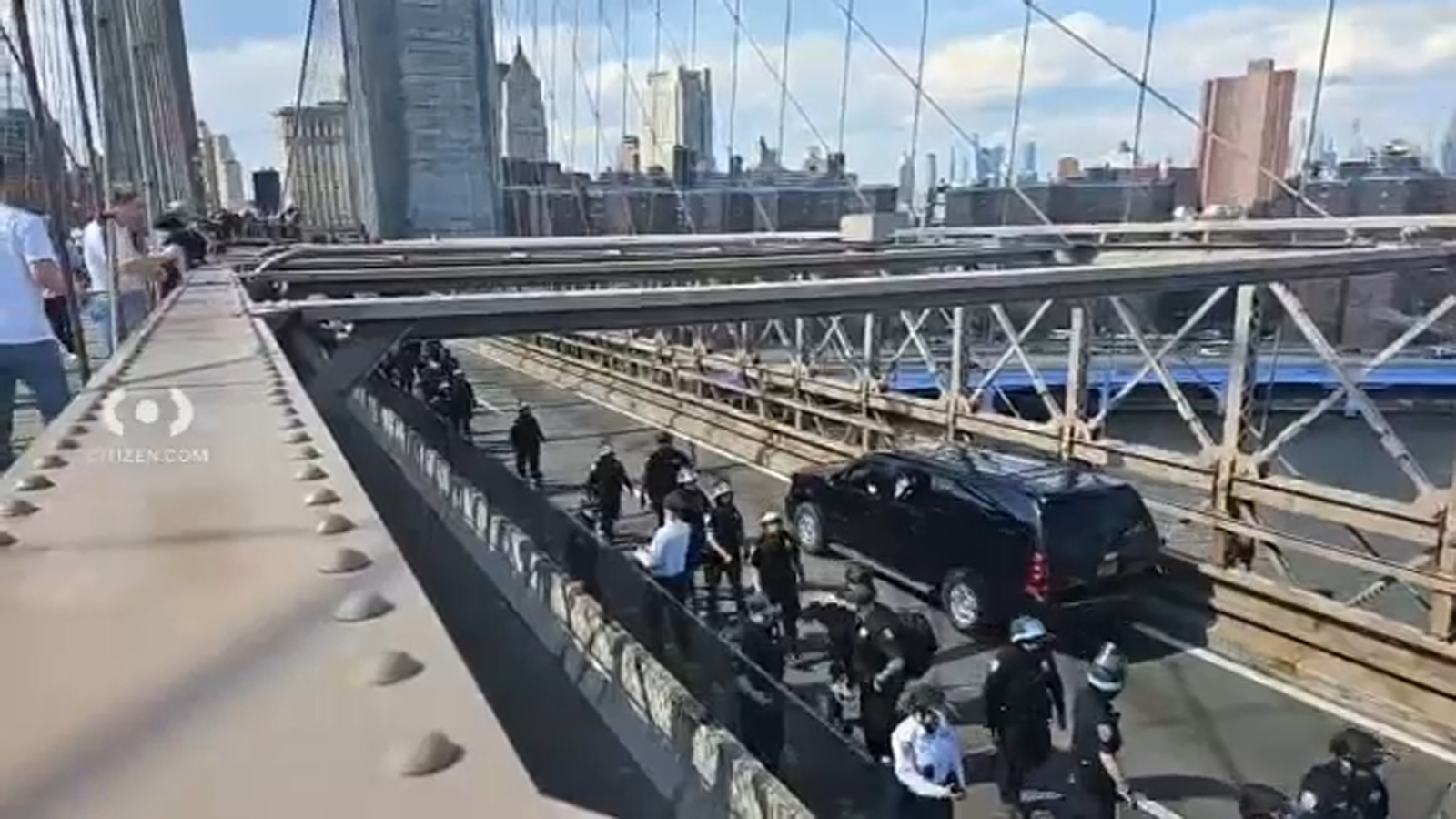 Pro-Palestinian demonstrators snarl traffic on Brooklyn Bridge after protesting on Wall Street [Video]