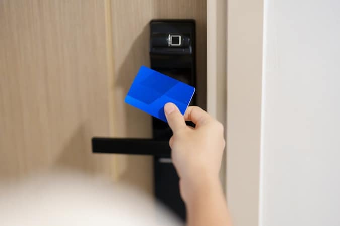 Hackers Found a Way to Open Any of 3 Million Hotel Keycard Locks in Seconds (Video)