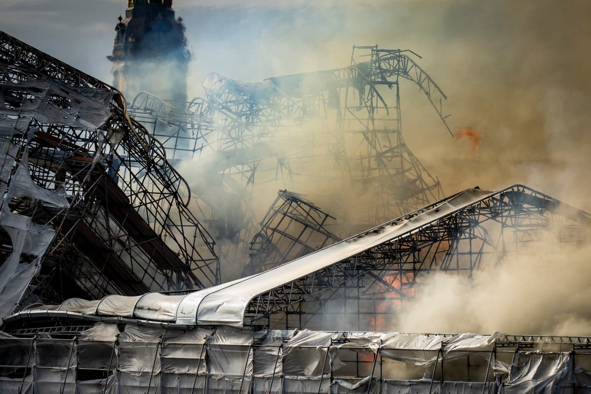 Copenhagen fire: spire of historic stock exchange collapses in inferno [Video]