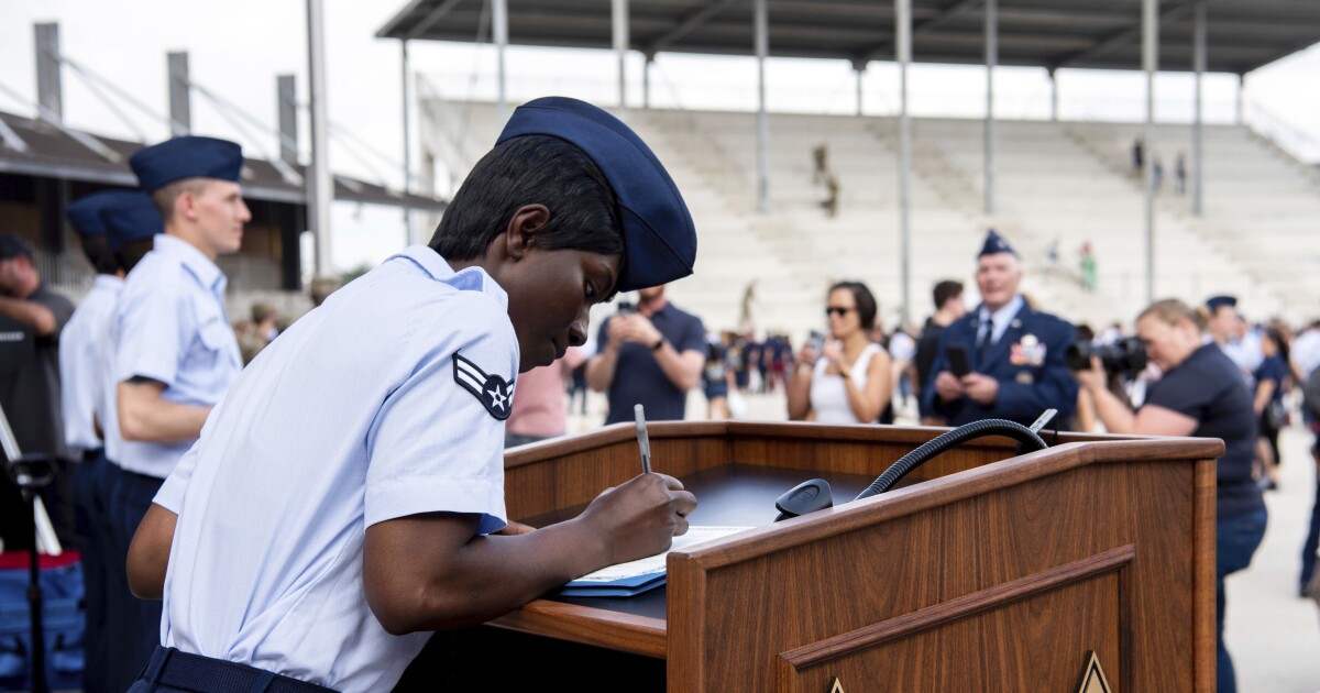 New recruiting programs put Army, Air Force on track to meet enlistment goals [Video]