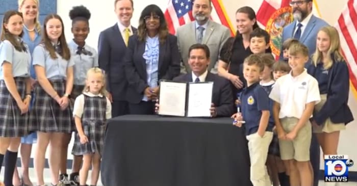 DeSantis signs education reform bill that includes limiting book challenges in Florida [Video]