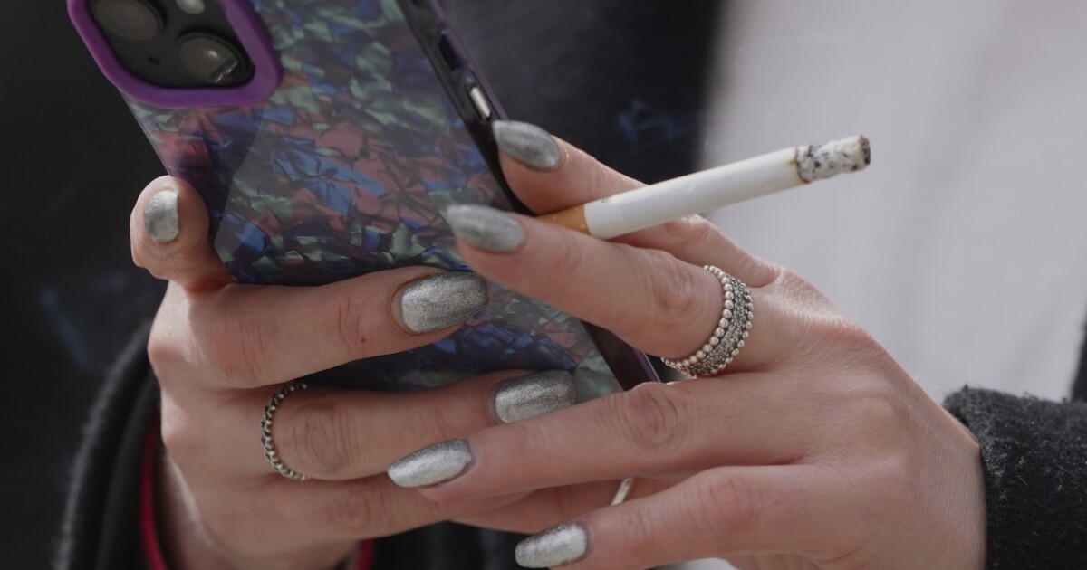 UK lawmakers want to gradually phase out smoking for good [Video]