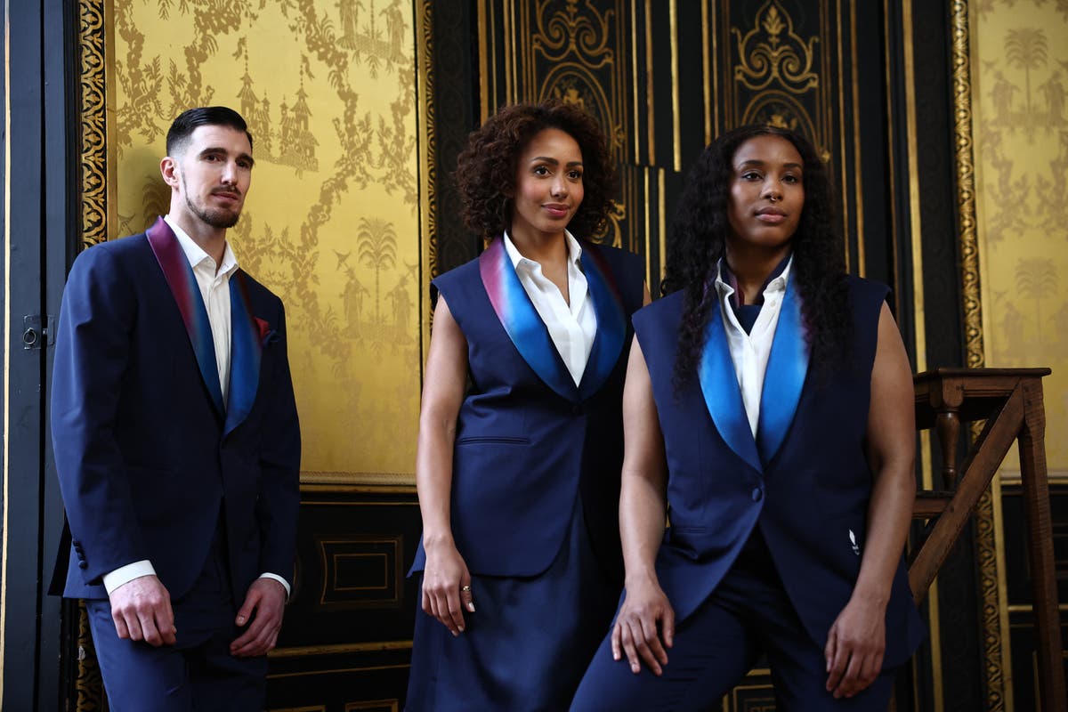 Critics question unveiled Olympic uniforms for France: Are sleeves just for men? [Video]
