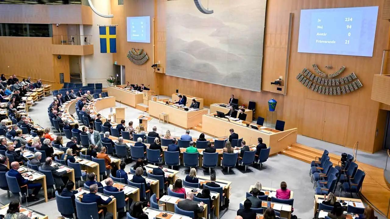 Sweden’s parliament passes a law to make it easier for young people to legally change their gender [Video]