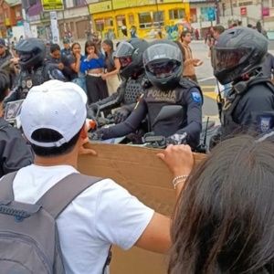 Ecuador: Police Repress Student Protest Against Referendum | News [Video]