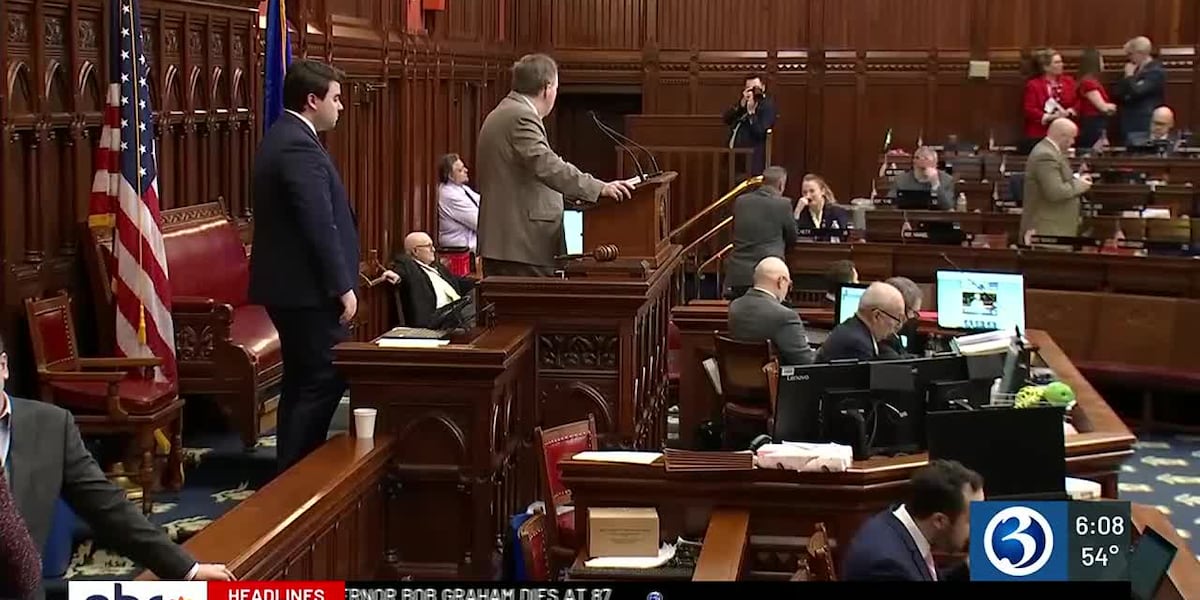 Lawmakers scramble to pass last minute bills as legislative session draws to close [Video]