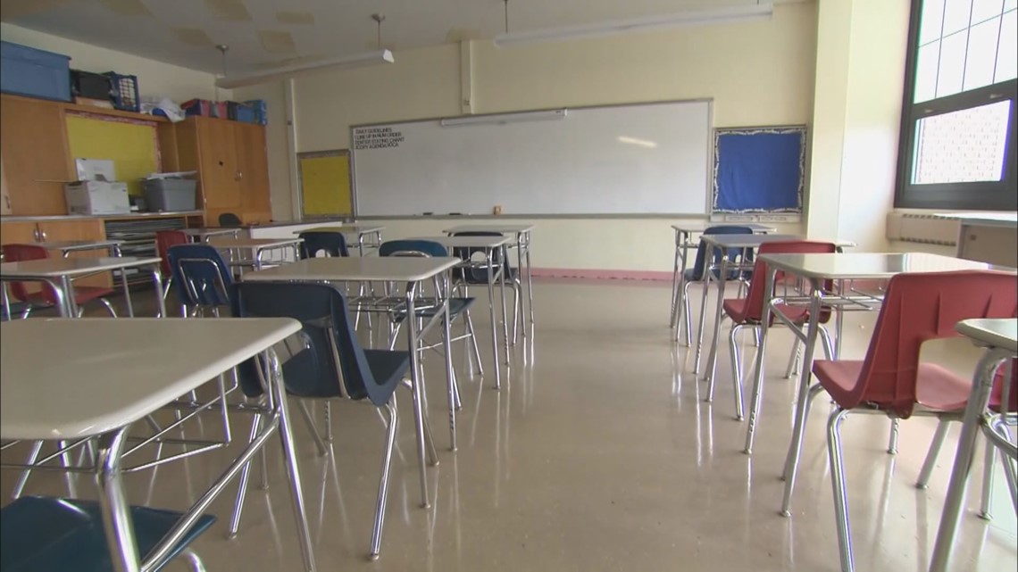 Teenager accused of calling in bomb threats to 3 Arizona schools [Video]