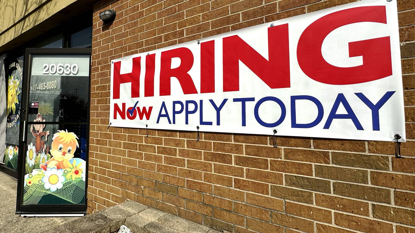 The number of Americans applying for jobless benefits holds steady as labor market remains strong  WSB-TV Channel 2 [Video]