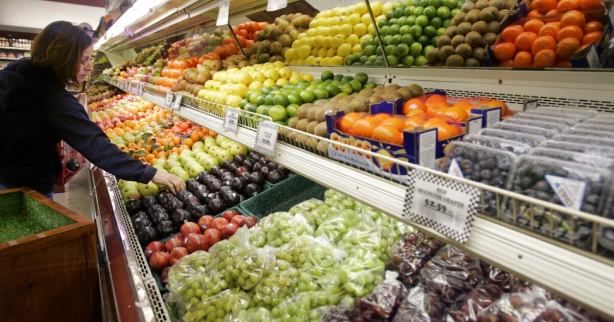 Pesticides pose ‘significant risks’ in 20% of produce, report says [Video]