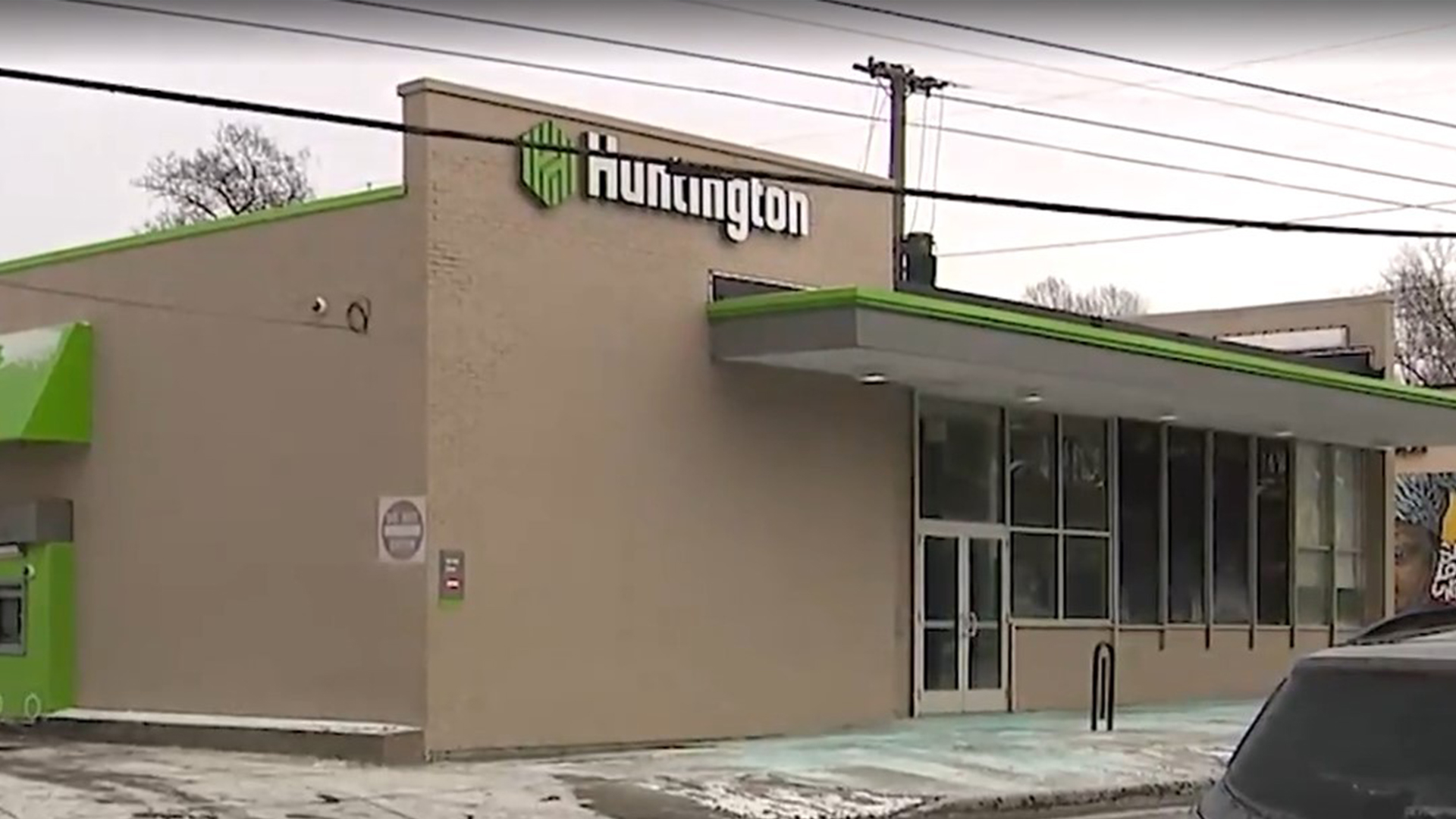 Bank users dealt another blow as final option to access their money is damaged at branch forced to close due to crime [Video]