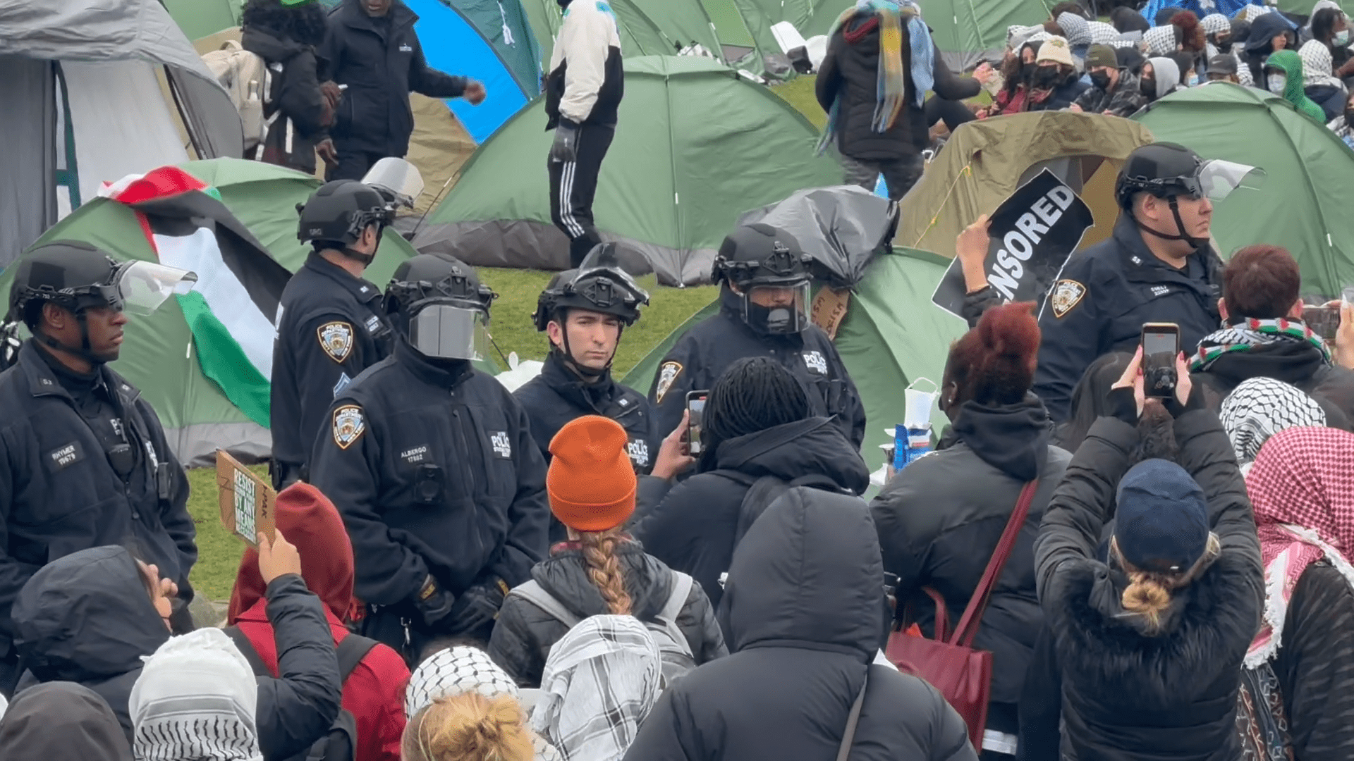 NYPD cops in riot gear at Columbia University protests (Video)