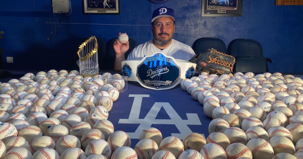 Dodgers fan switches balls after catching Manny Machado homer [Video]