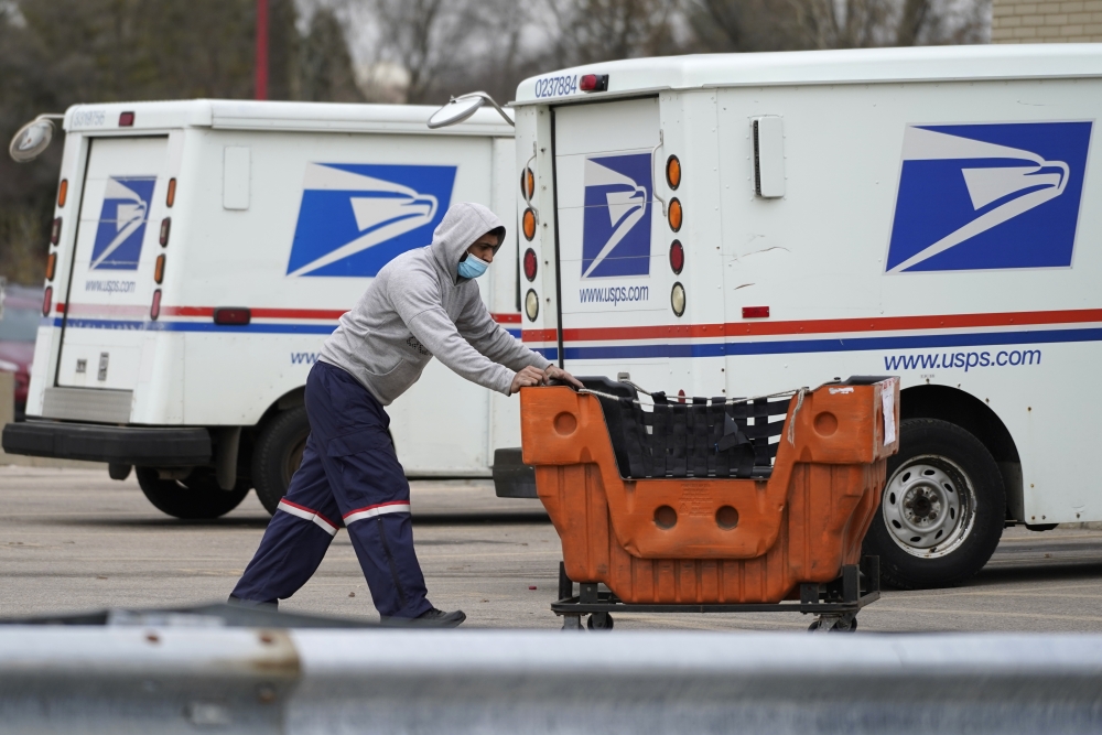 Members of Congress demand Postal Service halt consolidations, warning of worsening mail delivery [Video]