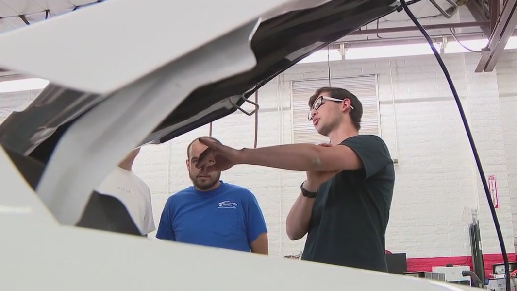 Mesa college students get hands-on EV training [Video]