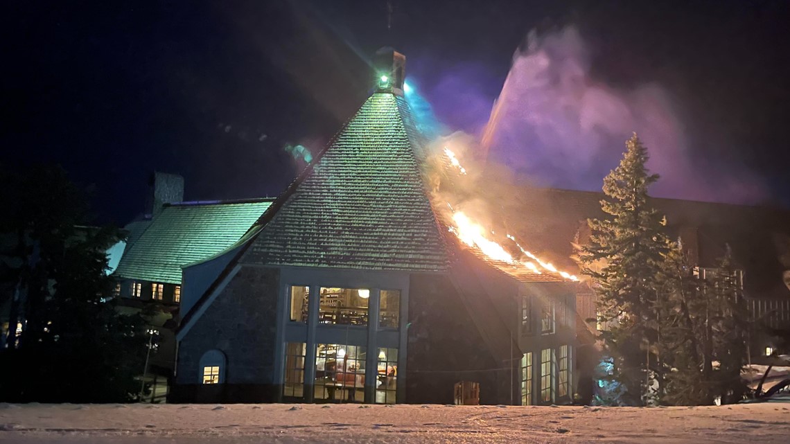 Timberline Lodge fire forces evacuation [Video]
