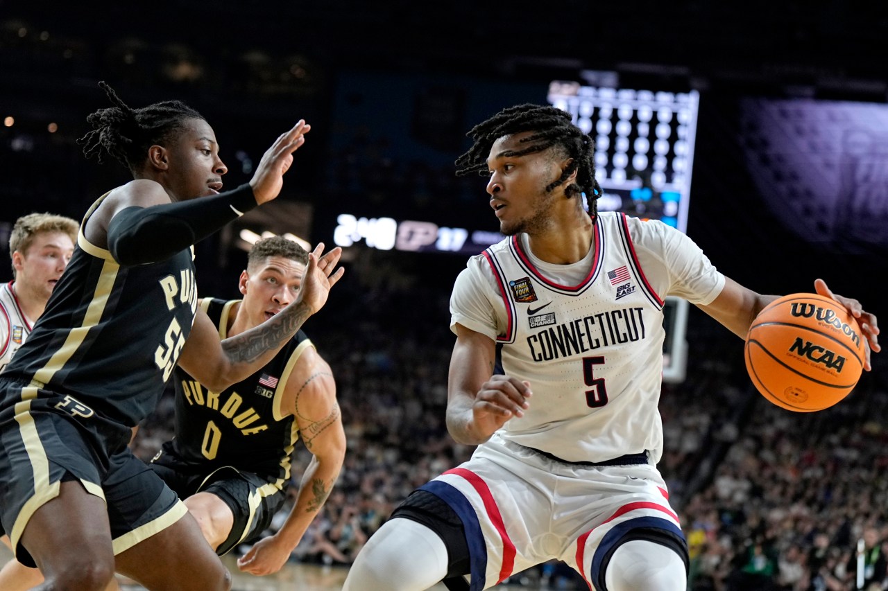 UConn freshman Stephon Castle declares for NBA draft and becomes schools second one-and-done player | KLRT [Video]