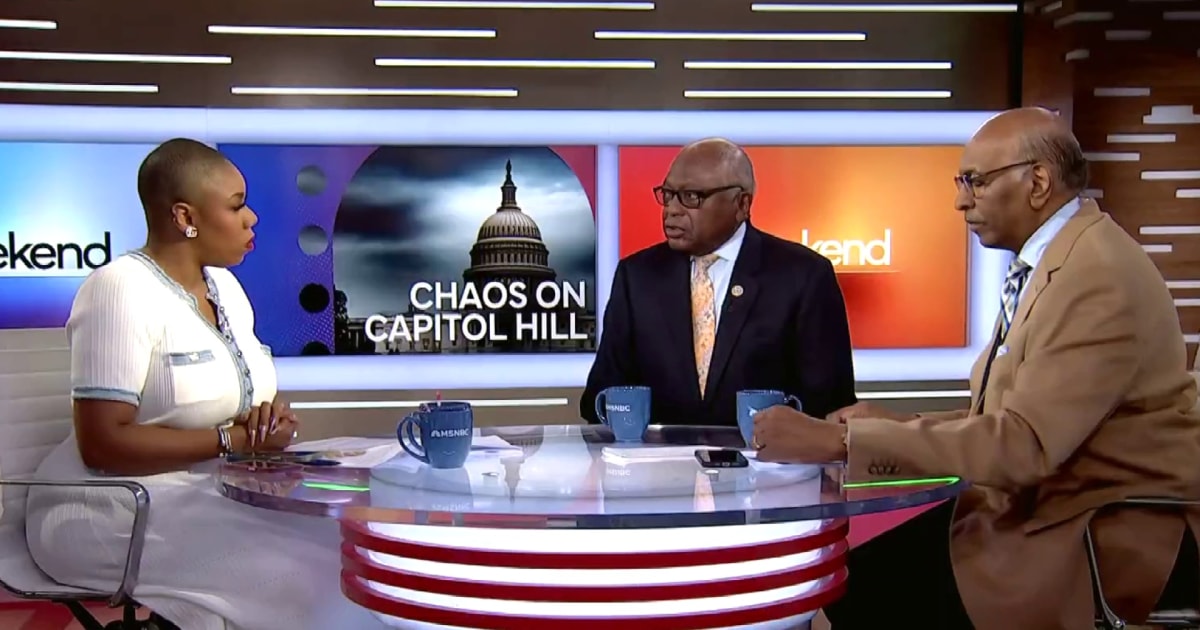 Why Rep. James Clyburn is ‘inclined’ to support House Speaker Mike Johnson in his leadership battle [Video]